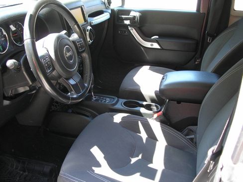 Used 2017 Jeep Wrangler Sahara w/ Connectivity Group image 3