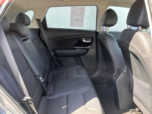 Used 2018 Kia Niro EX image 17