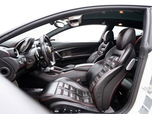 Used 2014 Ferrari FF image 25