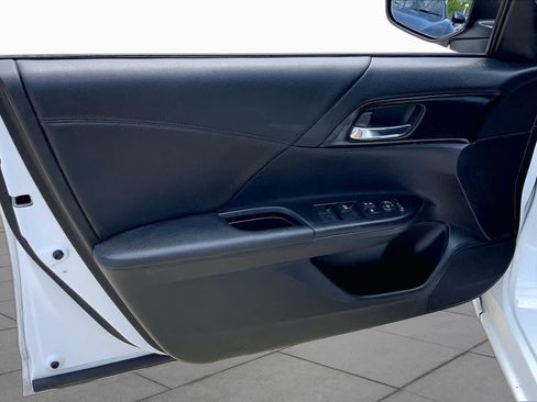 Used 2015 Honda Accord Sport image 21
