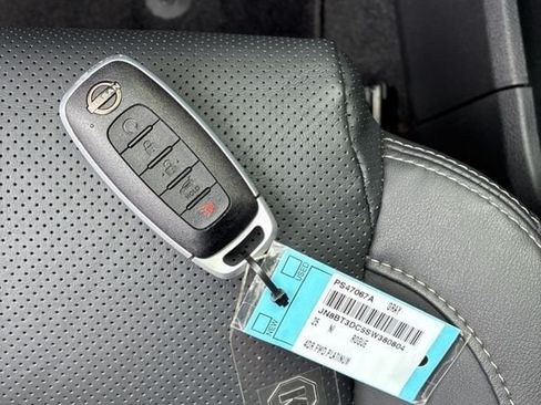 Used 2025 Nissan Rogue Platinum w/ Tech Package FWD image 17