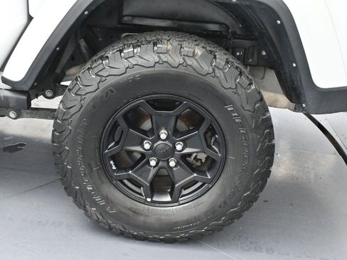 Used 2022 Jeep Gladiator Sport AWD/4WD image 29