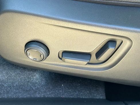 Used 2025 Volvo XC40 B5 Core w/ Protection Package Premier image 25