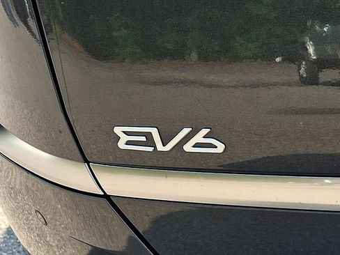 Used 2024 Kia EV6 Wind AWD/4WD image 32