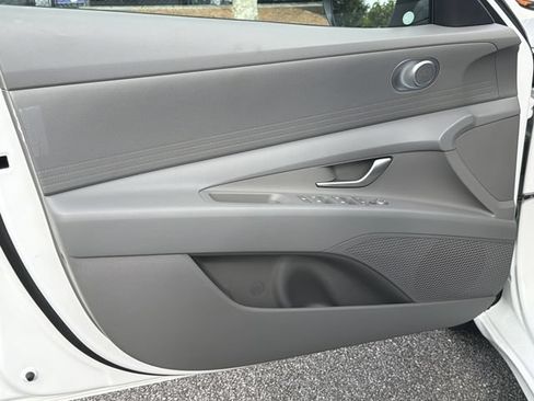 New 2026 Hyundai Elantra Hybrid FWD image 12