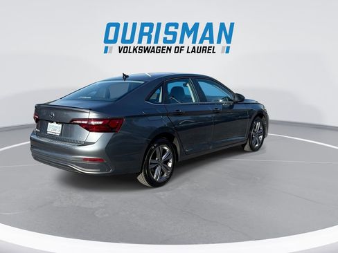 Used 2023 Volkswagen Jetta SE w/ Panoramic Sunroof Package FWD image 8