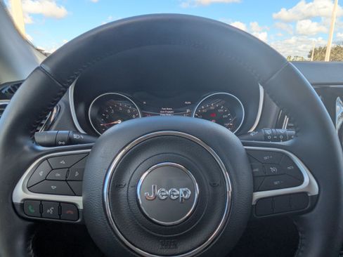 Used 2019 Jeep Compass Altitude image 30