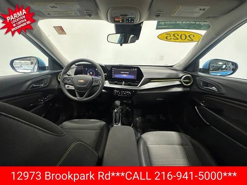 Used 2025 Chevrolet Trax LT FWD image 21