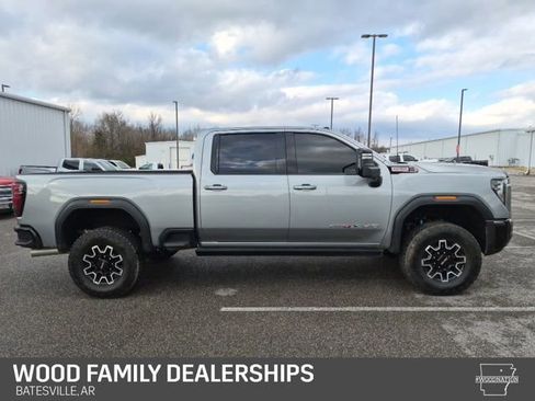 Used 2025 GMC Sierra 2500 AT4X image 4