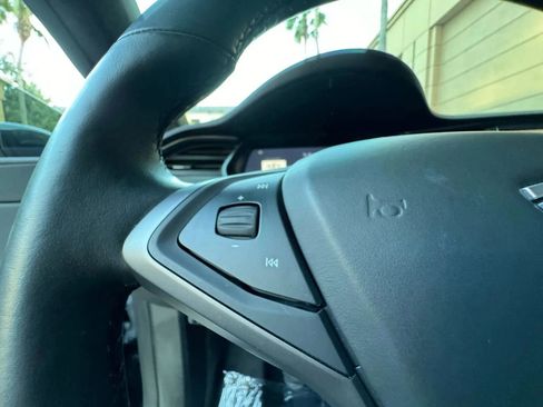 Used 2021 Tesla Model X Long Range image 27