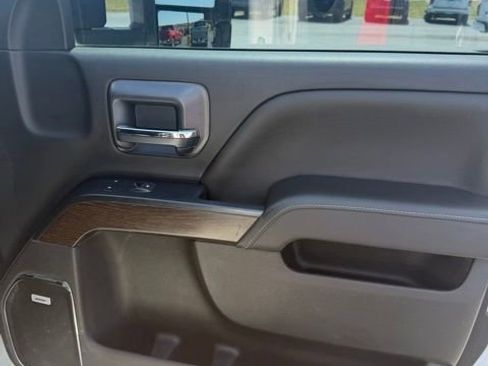 Used 2017 GMC Sierra 2500 Denali w/ Duramax Plus Package AWD/4WD image 17