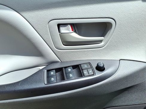 Used 2020 Toyota Sienna L FWD image 11