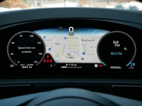 Used 2025 Porsche Cayenne image 24