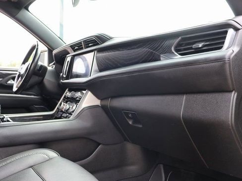 Used 2022 GMC Yukon XL Denali AWD/4WD image 10