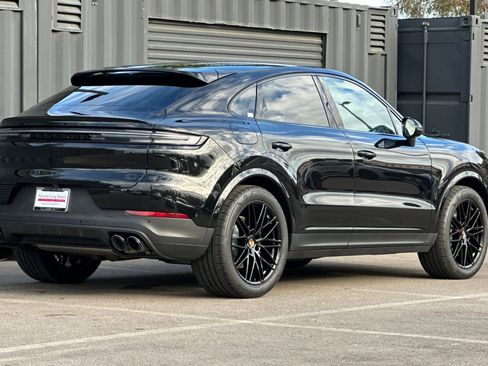 Used 2025 Porsche Cayenne image 8