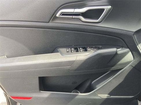 New 2026 Kia Sportage LX image 11
