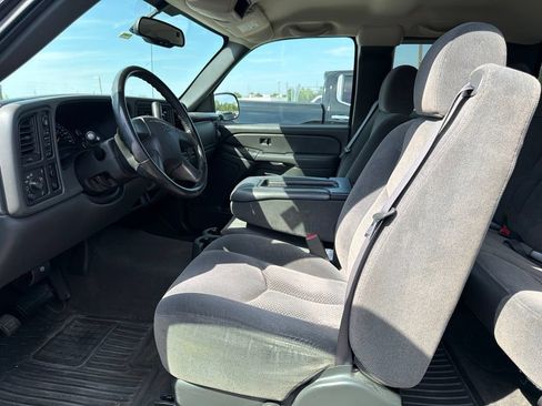 Used 2005 Chevrolet Silverado 1500 LS w/ Light Duty Power Package AWD/4WD image 7