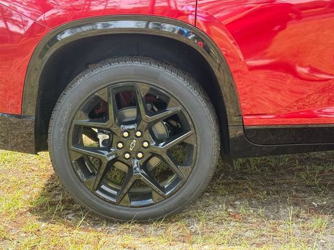 New 2026 Chevrolet Traverse RS w/ LPO, Floor Liner Package FWD image 9