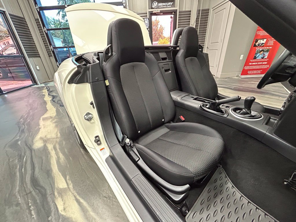 Used 2007 MAZDA MX-5 Miata Touring RWD image 4