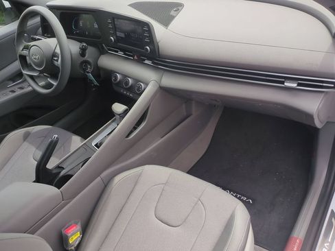 Certified 2025 Hyundai Elantra SE FWD image 26
