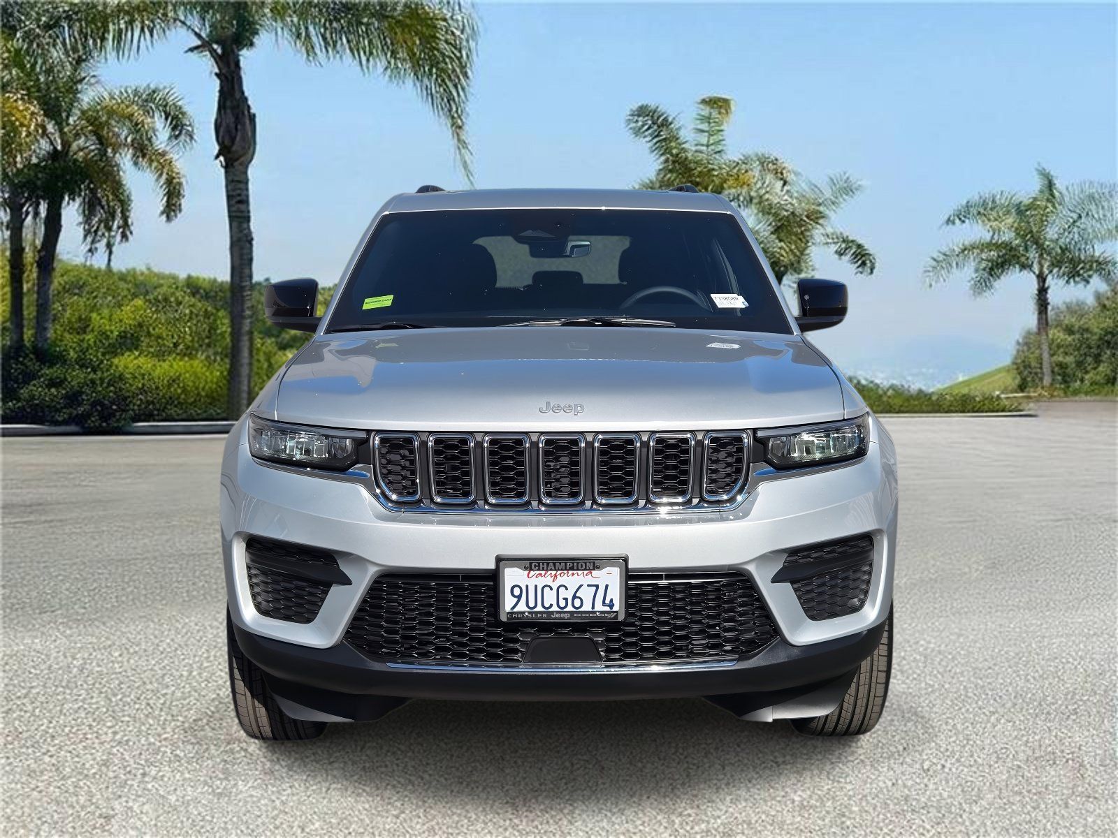 Used 2025 Jeep Grand Cherokee Laredo X RWD image 3