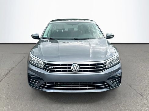 Used 2018 Volkswagen Passat 2.0T R-Line w/ R-Line Lighting Package FWD image 2