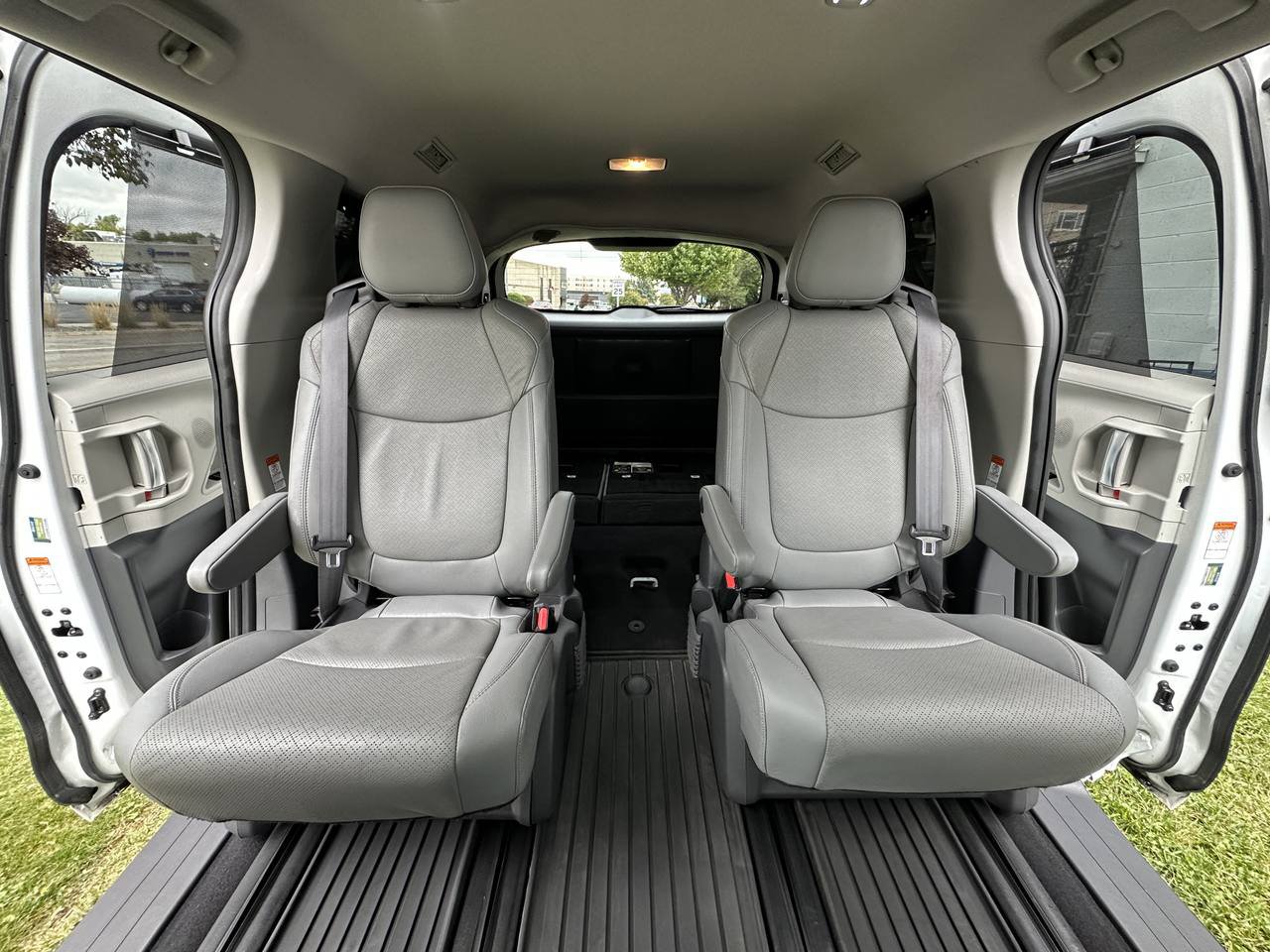 Used 2021 Toyota Sienna Limited AWD/4WD image 21