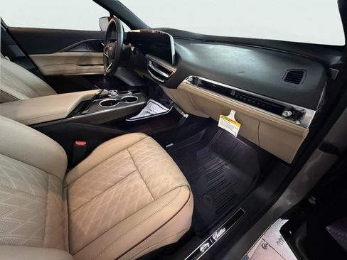 Used 2026 Cadillac Lyriq Signature Luxury w/ Nappa Leather Package AWD/4WD image 4