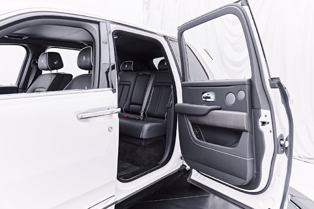 Used 2025 Rolls-Royce Cullinan AWD/4WD image 41