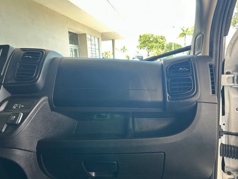 Used 2025 RAM ProMaster 2500 w/ Convenience Group FWD image 21