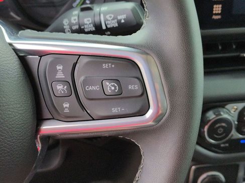 Used 2025 Jeep Wrangler Unlimited Sahara AWD/4WD image 13