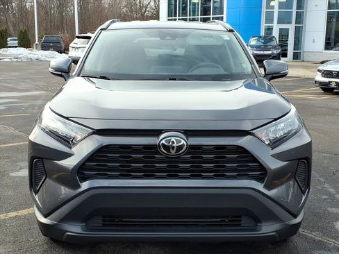 Used 2019 Toyota RAV4 LE image 2