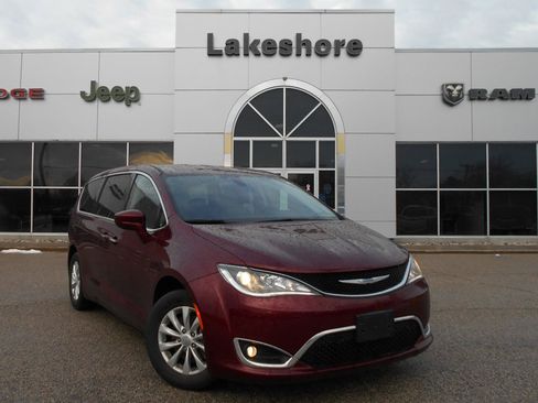 Certified 2018 Chrysler Pacifica Touring Plus image 3