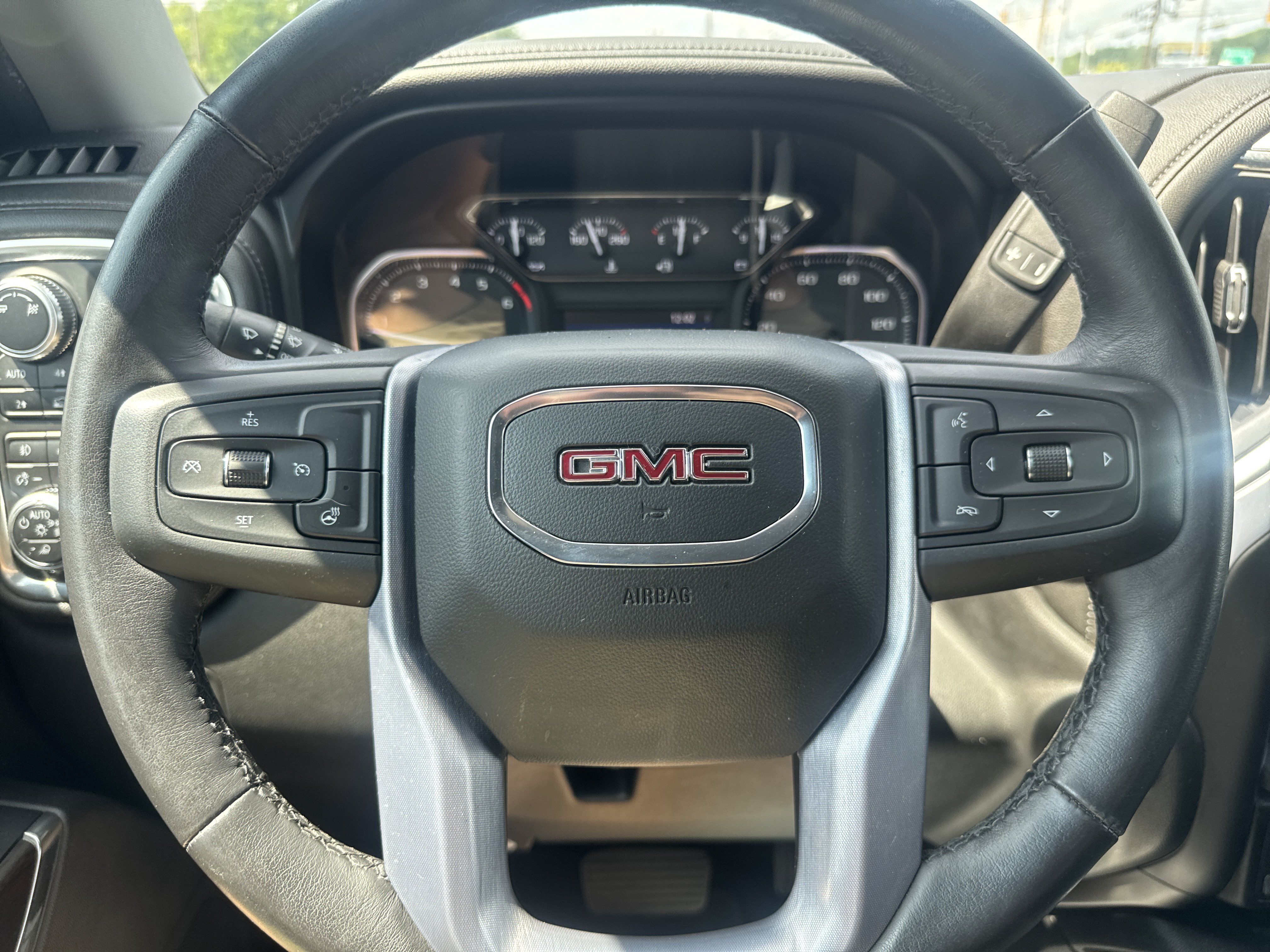 Used 2019 GMC Sierra 1500 SLT w/ SLT Premium Package AWD/4WD image 17