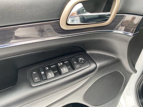 Used 2015 Jeep Grand Cherokee Overland w/ Advanced Technology Group image 29