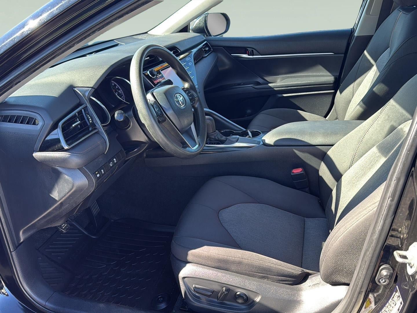 Used 2020 Toyota Camry LE FWD image 11