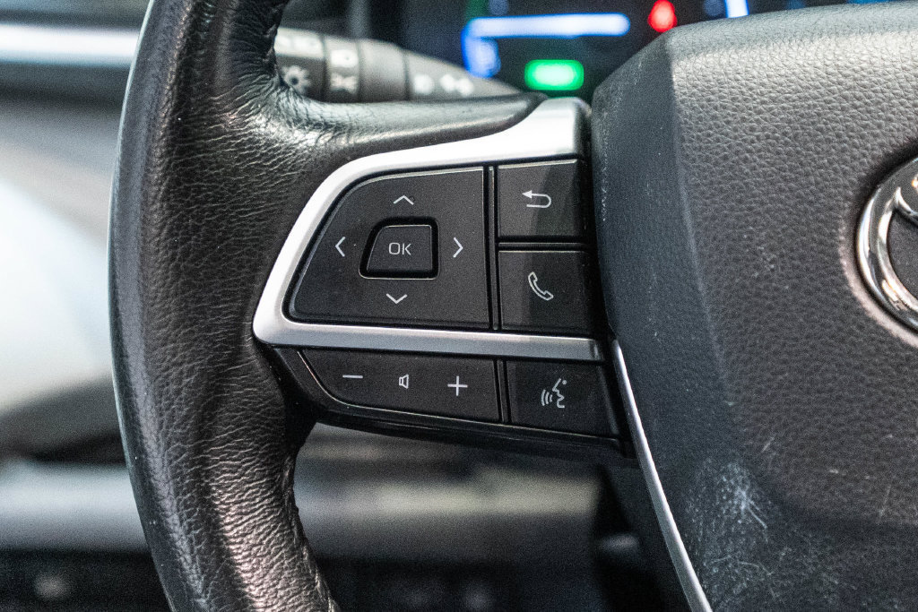 Used 2025 Toyota Sienna XLE FWD image 17