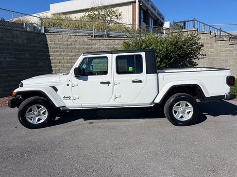 Used 2022 Jeep Gladiator Sport image 26