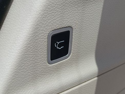 Used 2017 Chrysler Pacifica Touring FWD image 28
