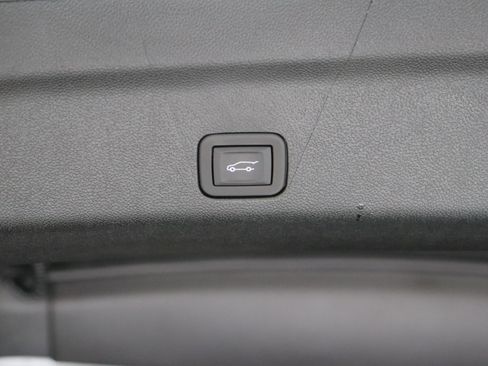 Used 2025 Chevrolet Suburban LT w/ Comfort Package RWD image 37