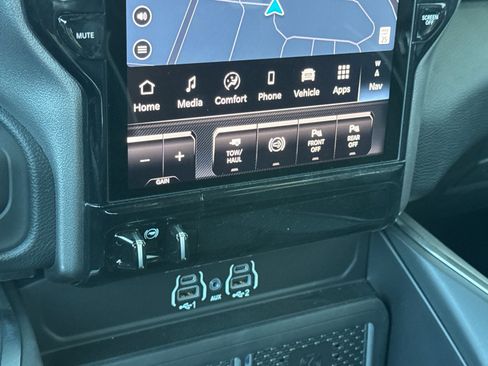 New 2026 RAM 2500 Laramie AWD/4WD image 19
