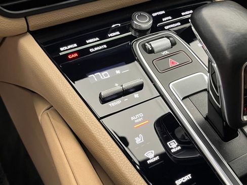 Used 2021 Porsche Cayenne image 16