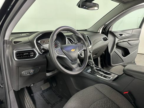 Used 2022 Chevrolet Equinox LT image 2