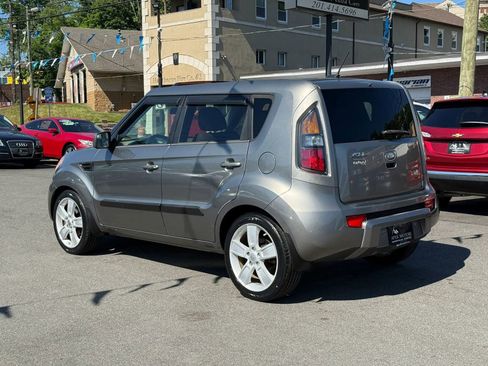 Used 2011 Kia Soul ! FWD image 5