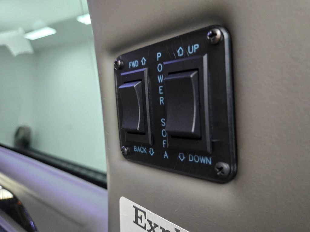 Used 2023 Chevrolet Express 2500 Extended RWD image 8
