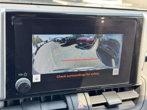 Used 2025 Toyota RAV4 XLE AWD/4WD image 4