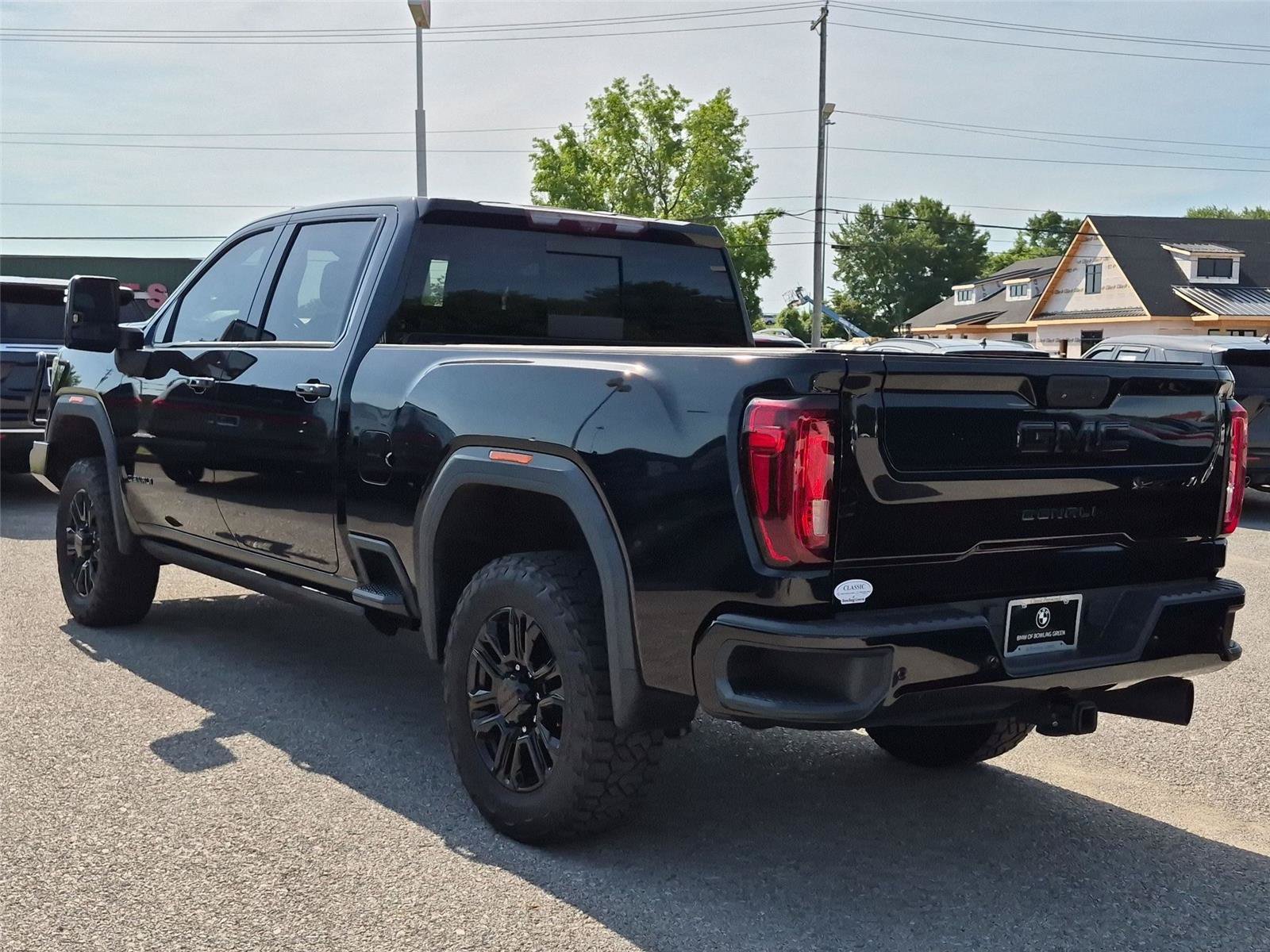 Used 2021 GMC Sierra 2500 Denali w/ Denali Black Diamond Edition AWD/4WD image 3