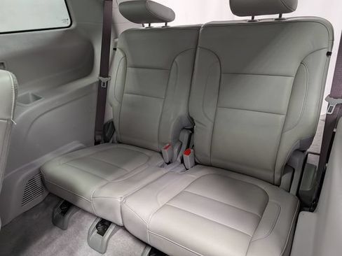 Used 2018 GMC Acadia SLT FWD image 14