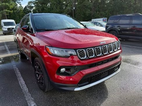 Used 2025 Jeep Compass Limited AWD/4WD image 2