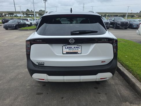 New 2026 Nissan Kicks SR FWD image 2